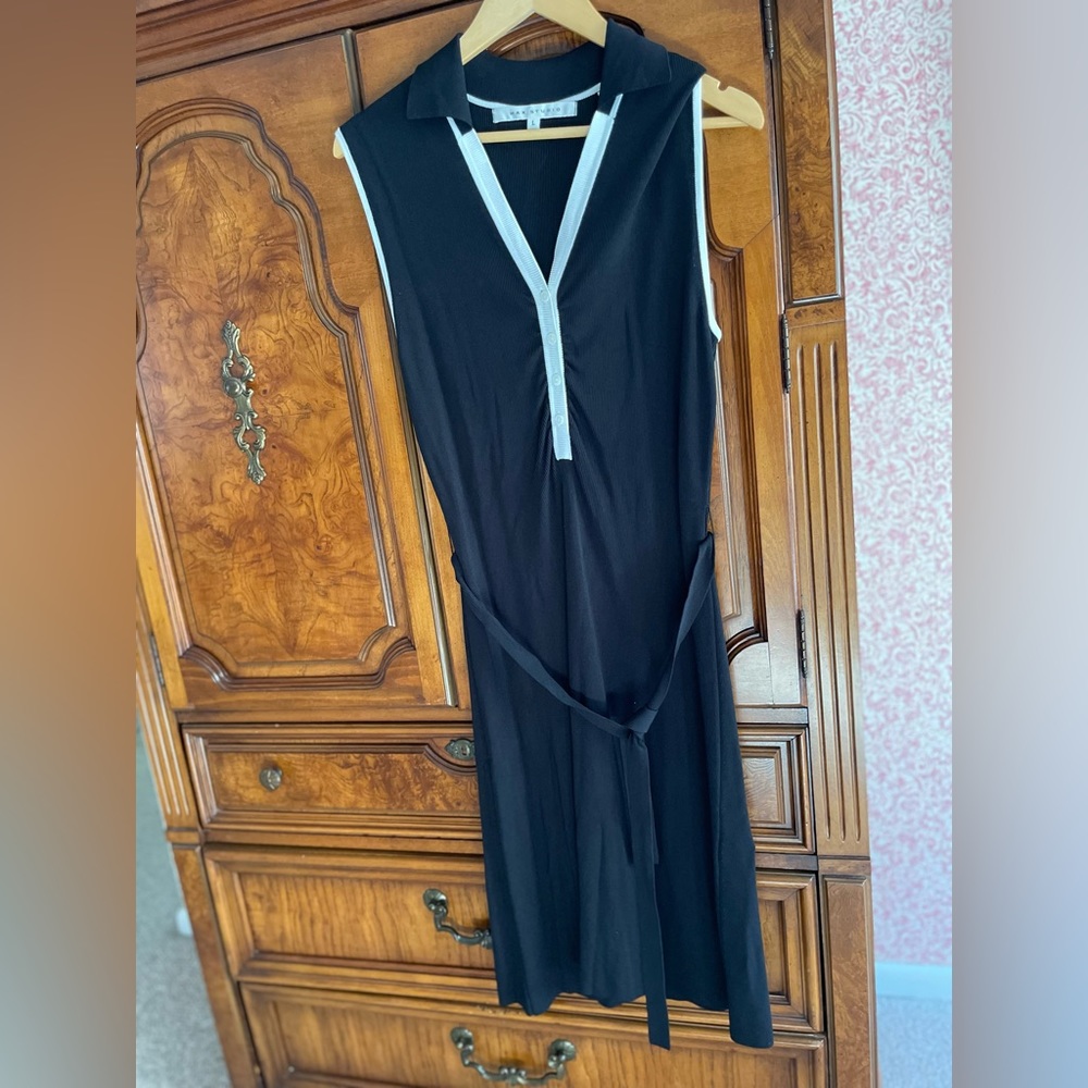 Stretchy black dress
